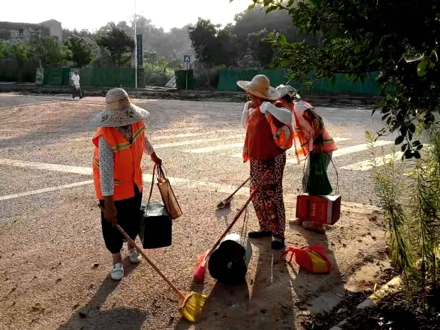 铁路烈日下最美的坚守,致敬烈日下挥汗如雨的劳动者