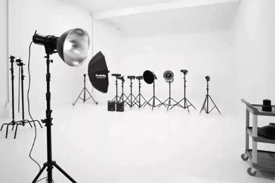 今午影像丨刘颖伦：游离于或深或浅的光影斑驳中，安然静谧