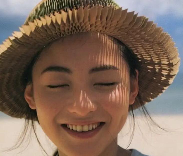 宋茜牙齿是烤瓷牙吗,宋茜做过烤瓷牙吗