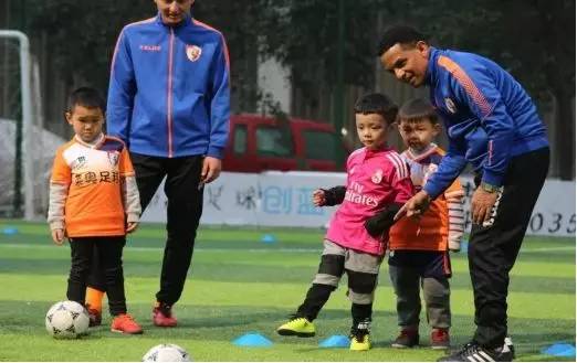城超人物陕西莱奥符鸿峰：让外援享受教小朋友足球的快乐