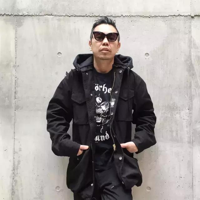 今天余文乐老师要为你们上一堂军装搭配课，答应我要好好学习哟！