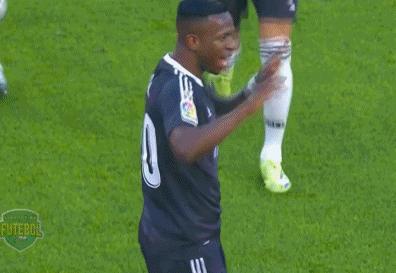 门将爆射乌龙球,门将手抛球乌龙视频