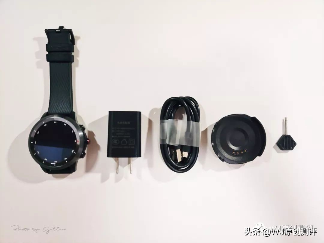 能打电话的手表颜值高,很耐摔的智能手表