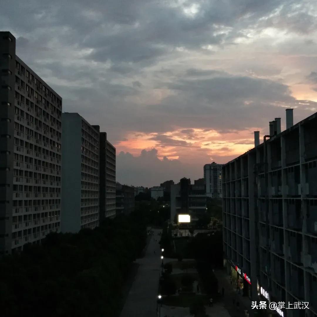 武汉富士康大学生一般做什么,大学毕业后在富士康打工