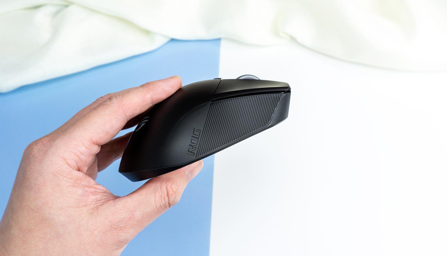 游戏宅的电脑桌面,游戏头戴式耳机rog棱镜s