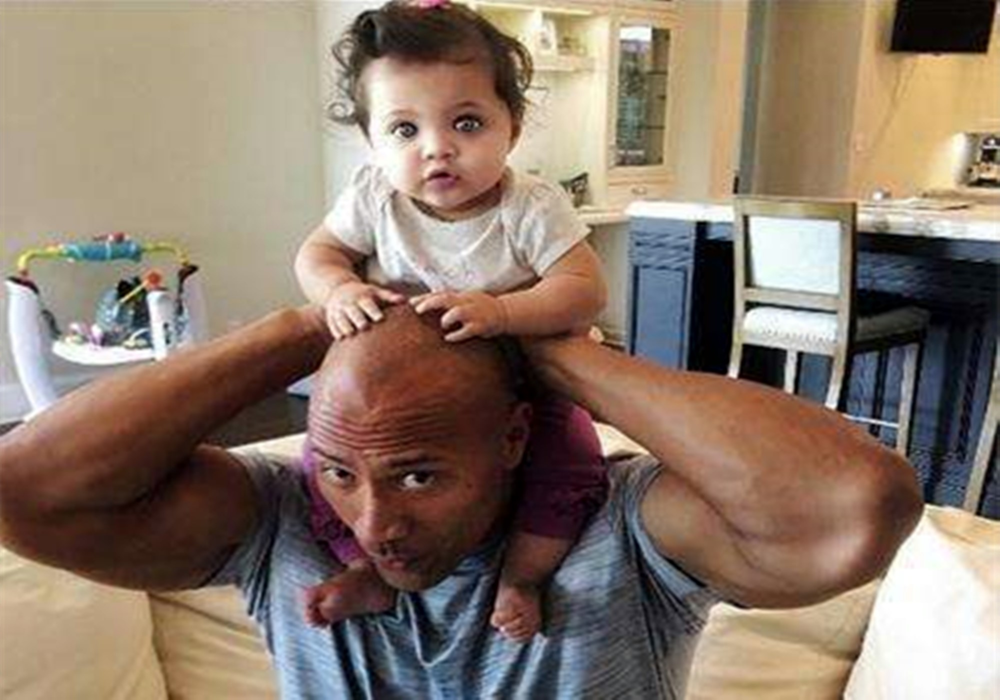 金刚爸爸vs恶龙妈妈,金刚爸爸和女儿