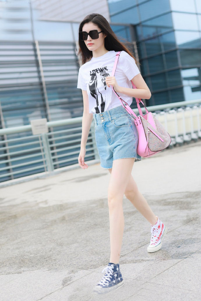 夏天穿腻了小白鞋?那你得试试这种“异色鞋”,郑秀文何穗都在穿