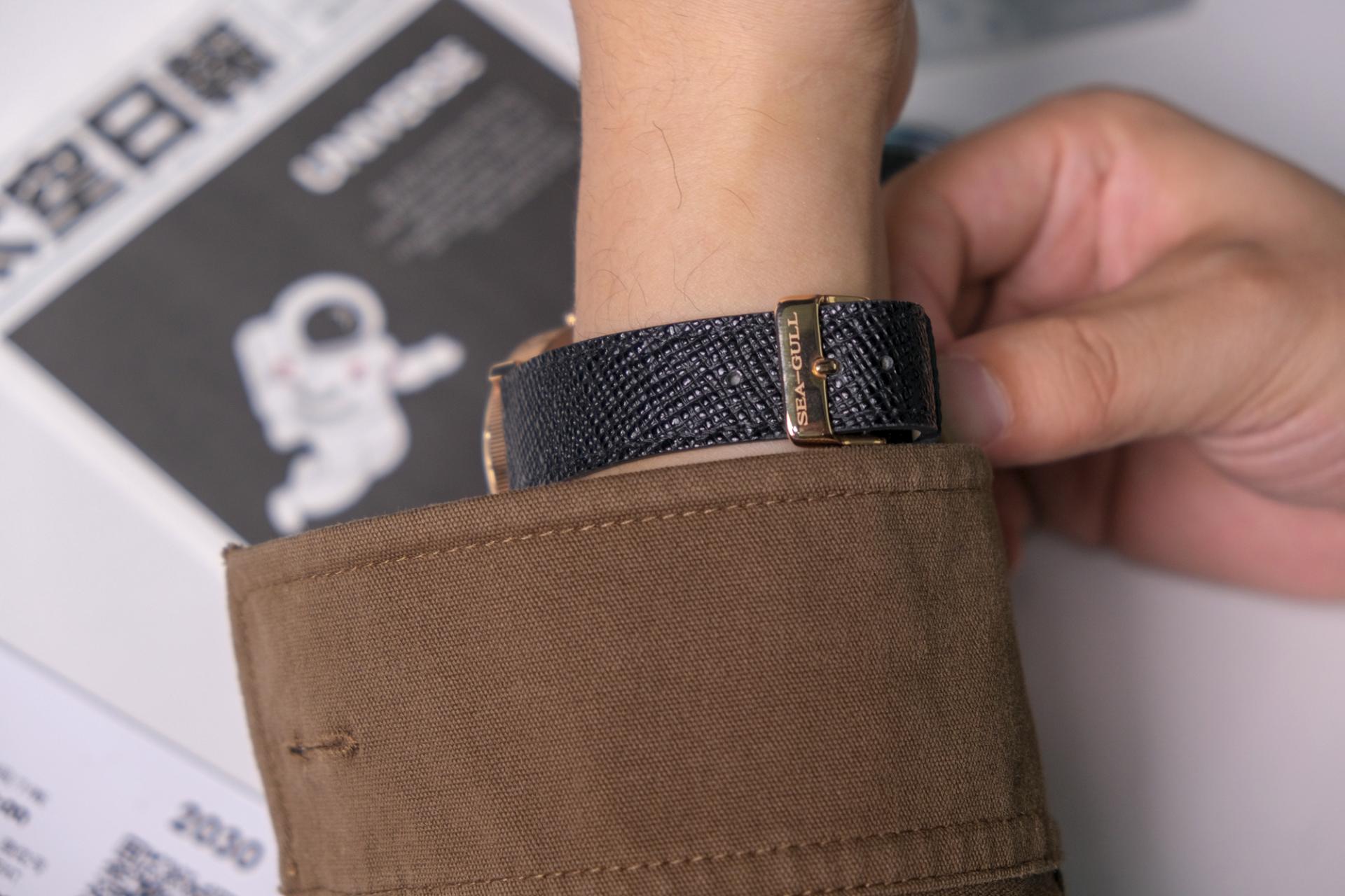 海鸥月相文创礼盒龙年,海鸥月相腕表文创礼盒