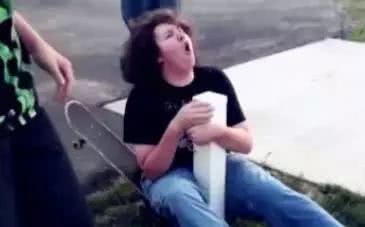 奇怪的知识｜人类的蛋蛋这么脆弱，为什么还要“外挂”在体外？