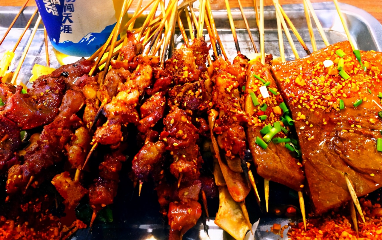 狗狗拉出来粪便黄色拉稀,狗狗拉黑稀屎