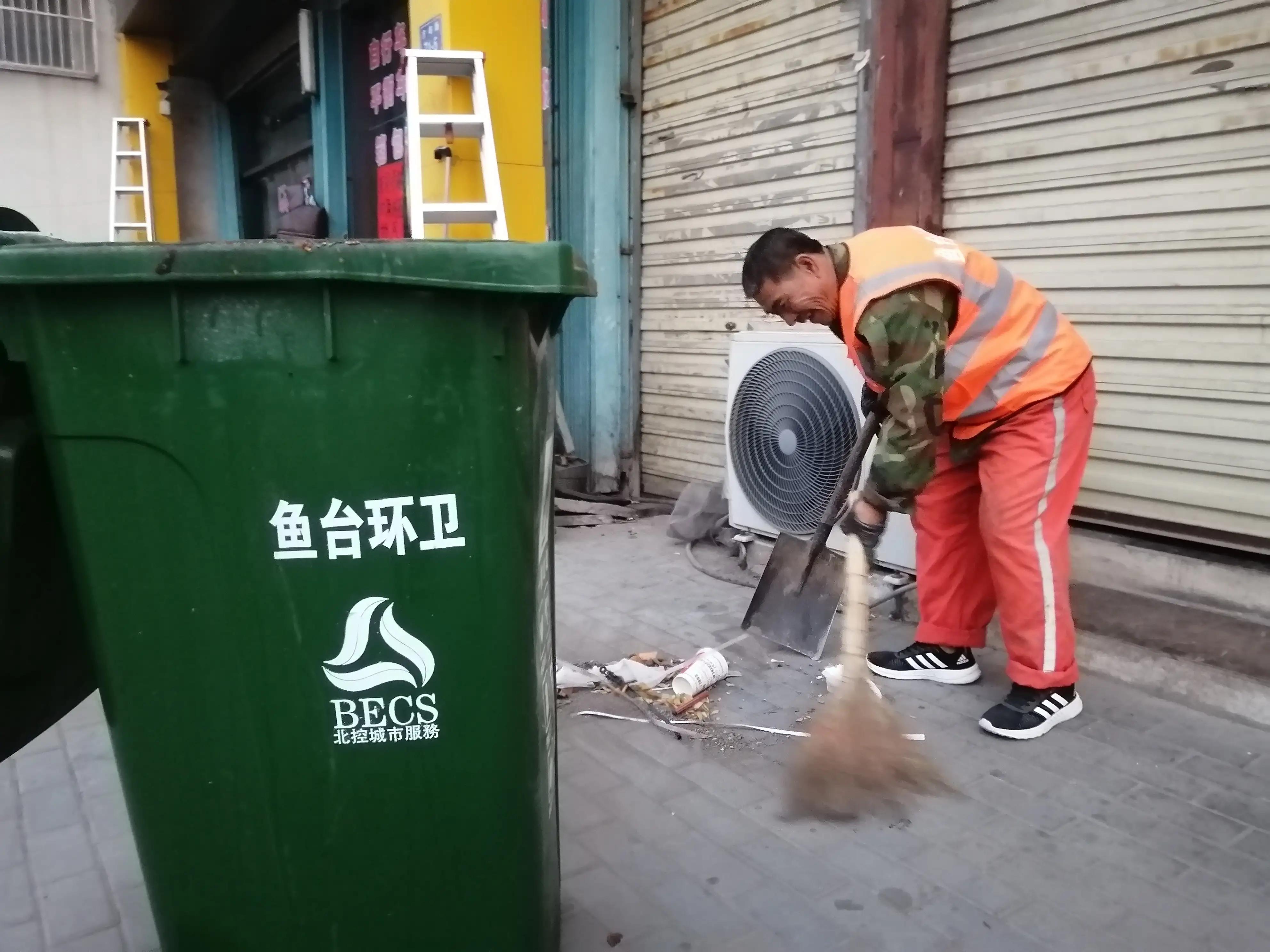 李民棵是环卫战线上的老黄牛