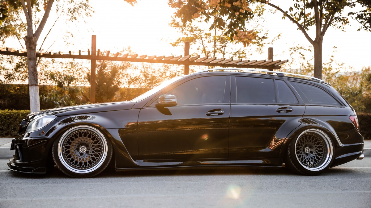 新款奔驰c200改装最帅效果,小县城越野改装店