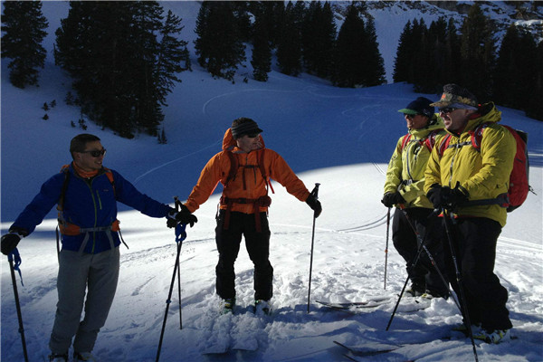 户外徒步对讲机使用,户外旅游神器对讲机