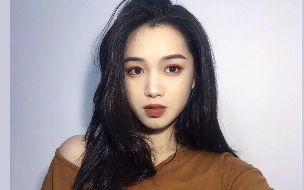 网红爆款细腻控油散粉,黛珂散粉和花西子散粉哪个好用