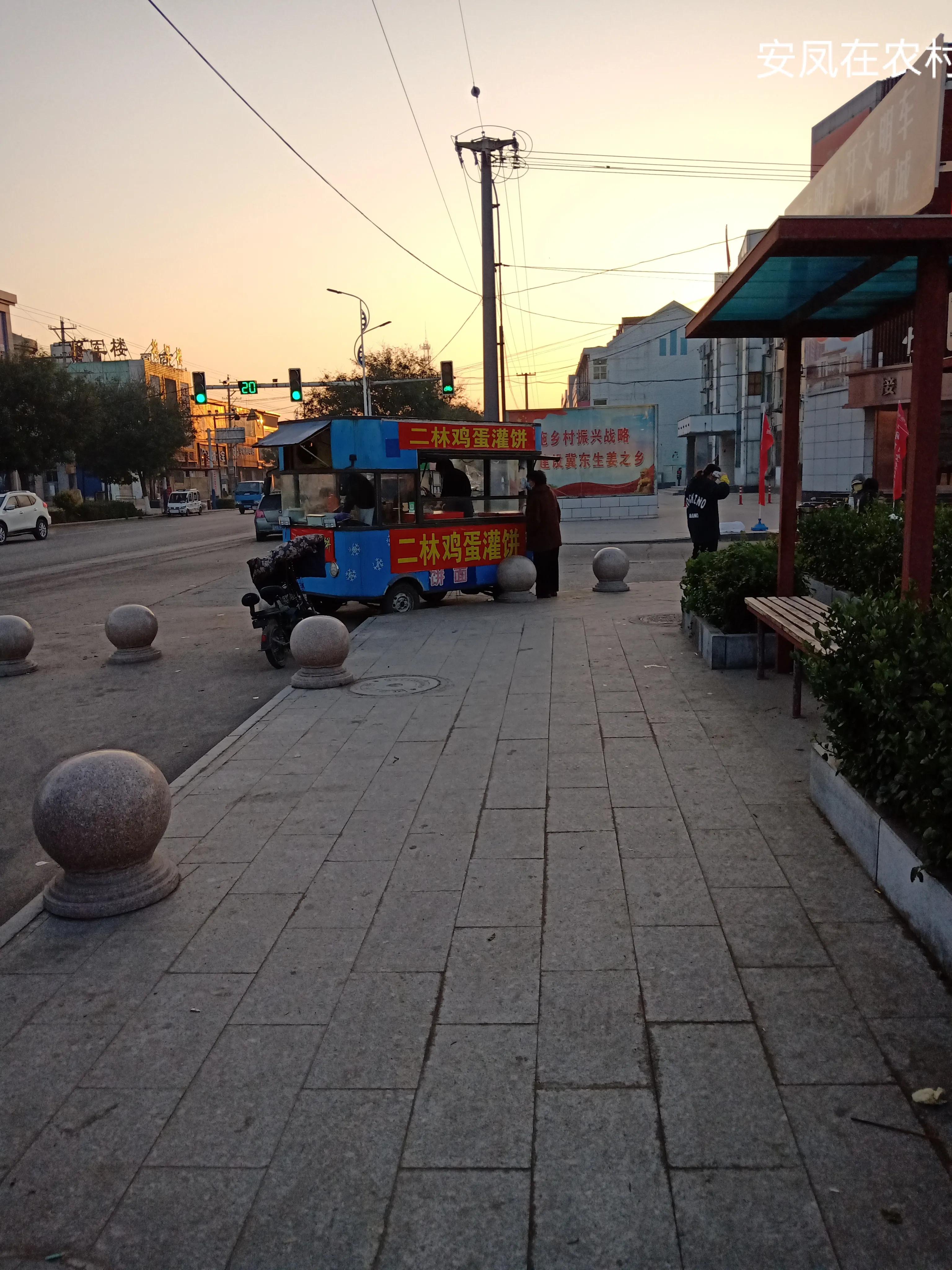 当下最赚钱的小吃生意,一年四季地摊小吃生意最赚钱