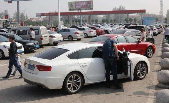 车钥匙不小心锁车里了有小妙招吗,不小心把车钥匙锁在车里怎么办