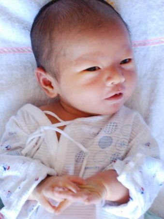 四个月母乳不够可以添加辅食吗,4个月母乳不够可以吃米粉吗