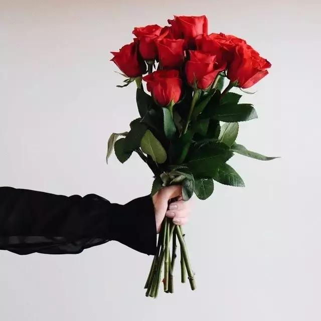 鲜花发过来应该怎么处理,鲜花蔫了倒点什么进去