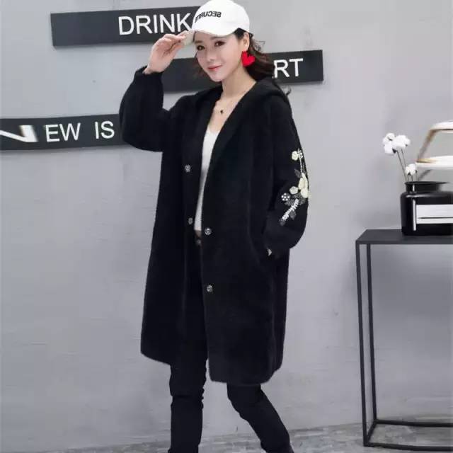 女人过了40岁就别穿得太老气了,40岁女人水貂绒搭配