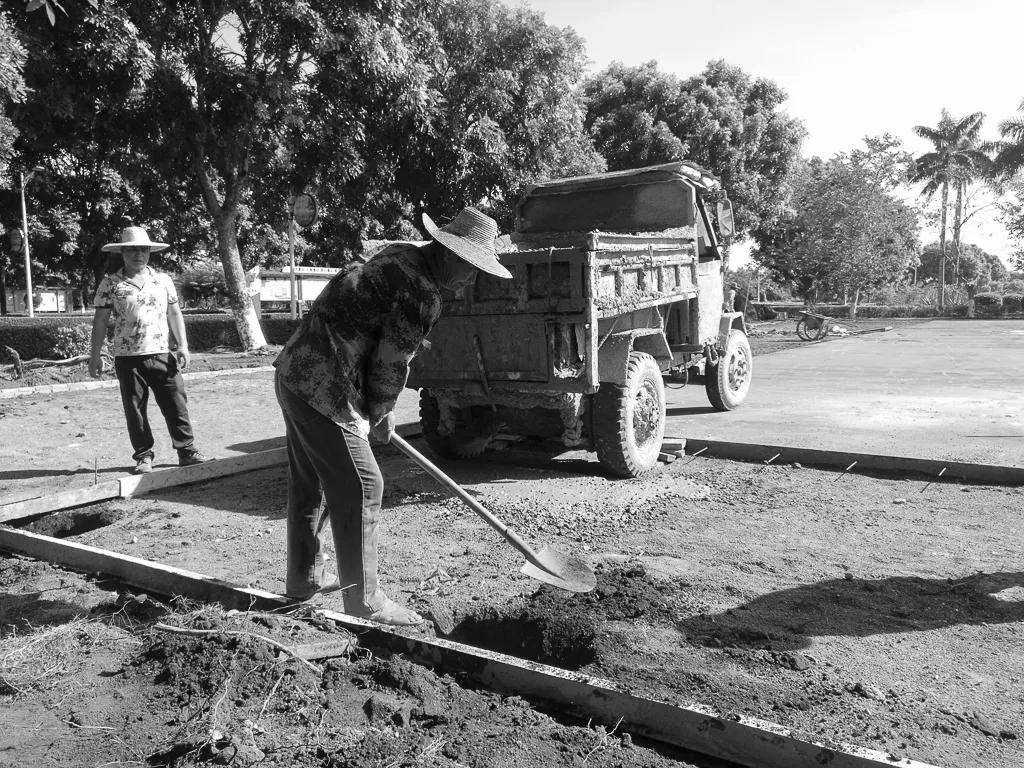 津门网邓书梁：七人足球场施建纪实