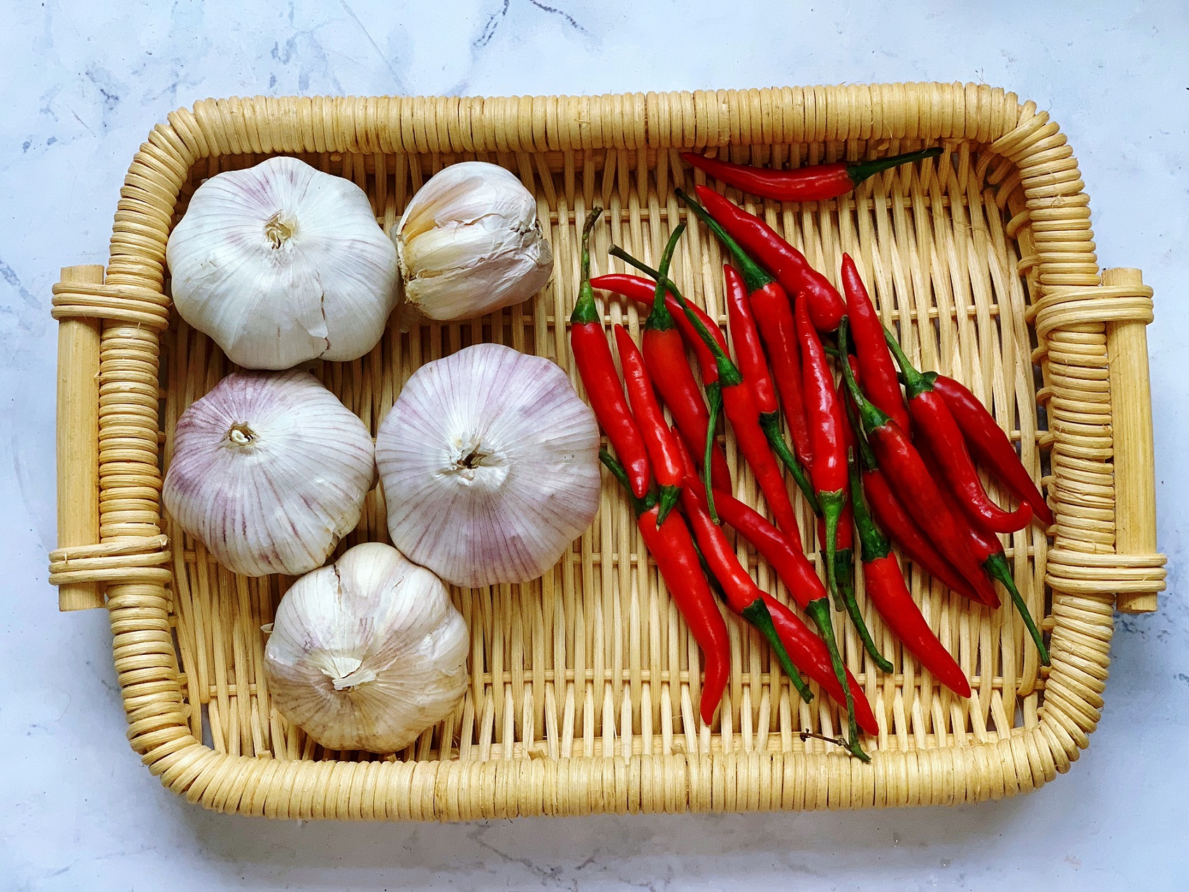 袋装蒜蓉辣酱做什么好吃,袋装的蒜蓉辣酱能做什么吃