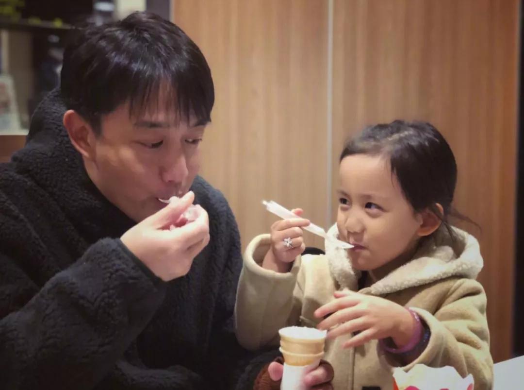 黄磊谈女儿和儿子趣事,黄磊女儿讲笑话