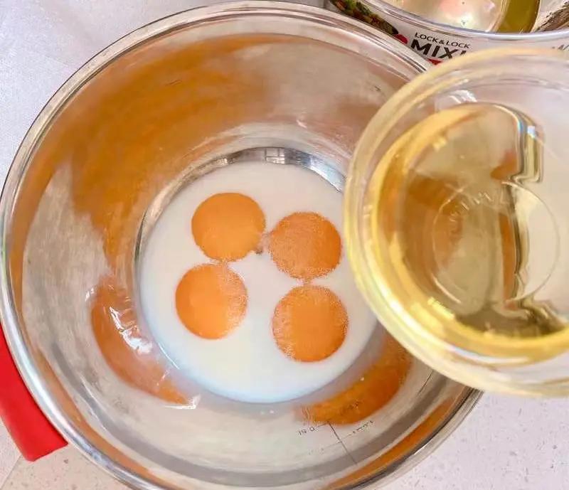 电饭煲蛋糕正宗做法只需三个鸡蛋,5个鸡蛋不分离做蛋糕电饭煲