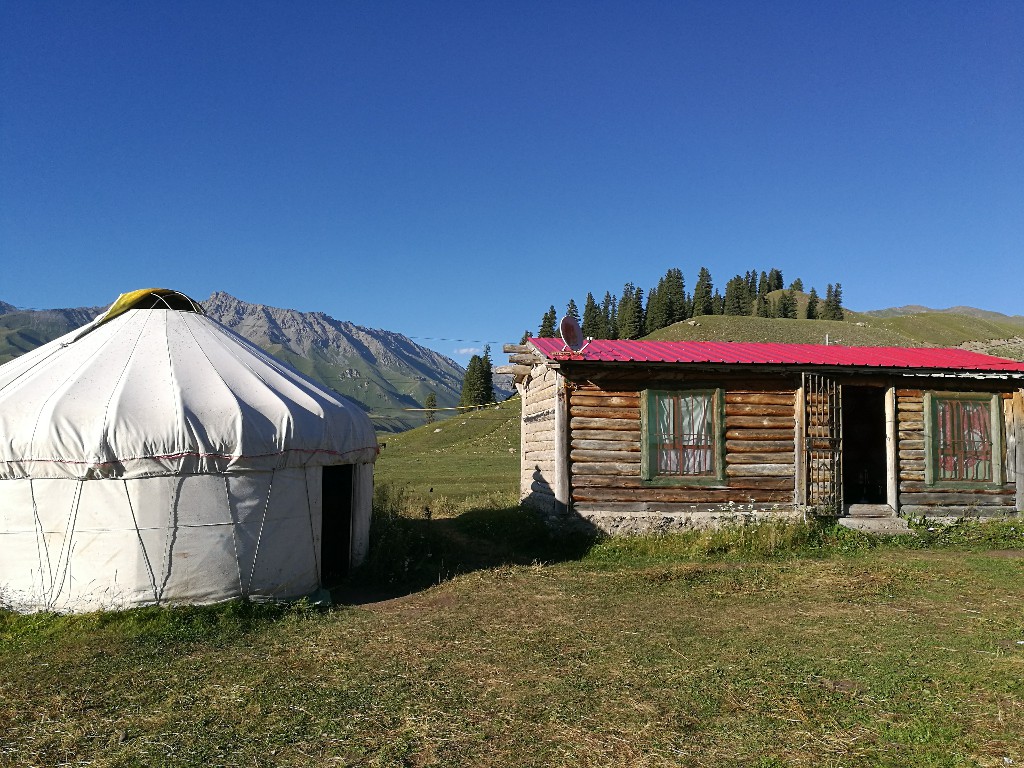 *疆新**蒙古包旅店老板，看他一天的收入多少，一个月就抵我一年工资
