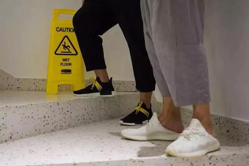 权志龙小雏菊反系鞋带绑法教学,权志龙反着系鞋带