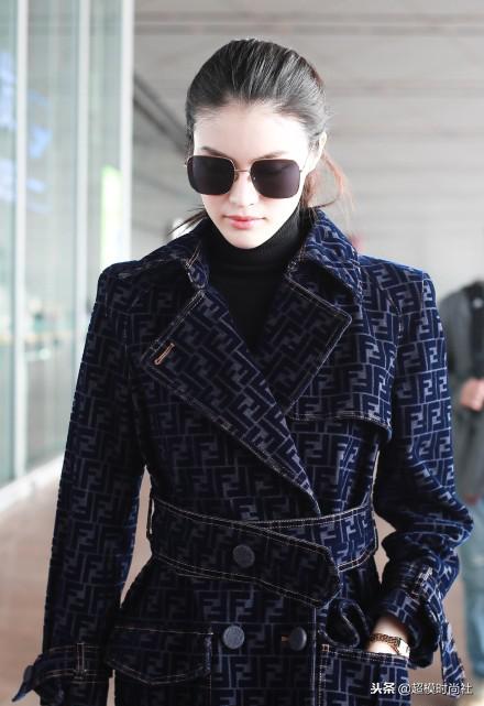 fendi皮草,fendi走秀羽绒服