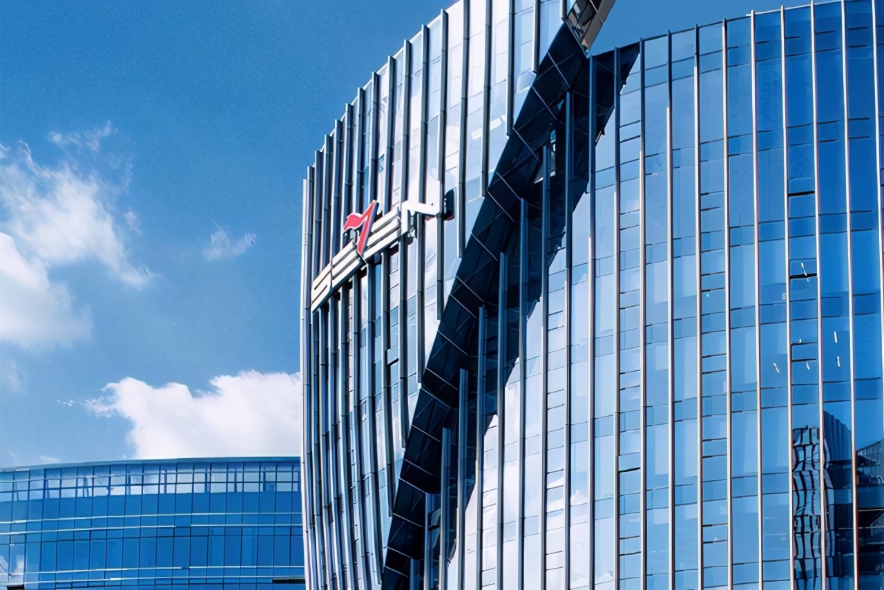 安踏男装热销第一名,劲霸男装品牌发布会