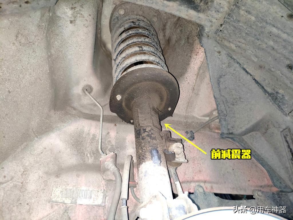 方向盘松垮咯噔响,方向盘有异响如何修理