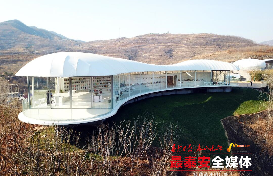 峰中有朵“故乡的云”云巅之上品书香