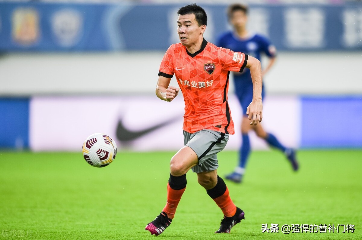 29岁国脚李铁现场,李铁40强赛锋线首选韦世豪