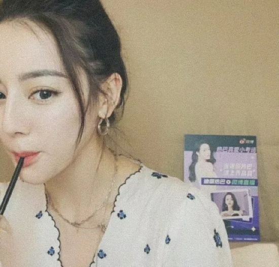 乔欣的迷你包包是什么品牌,乔欣最近有什么剧