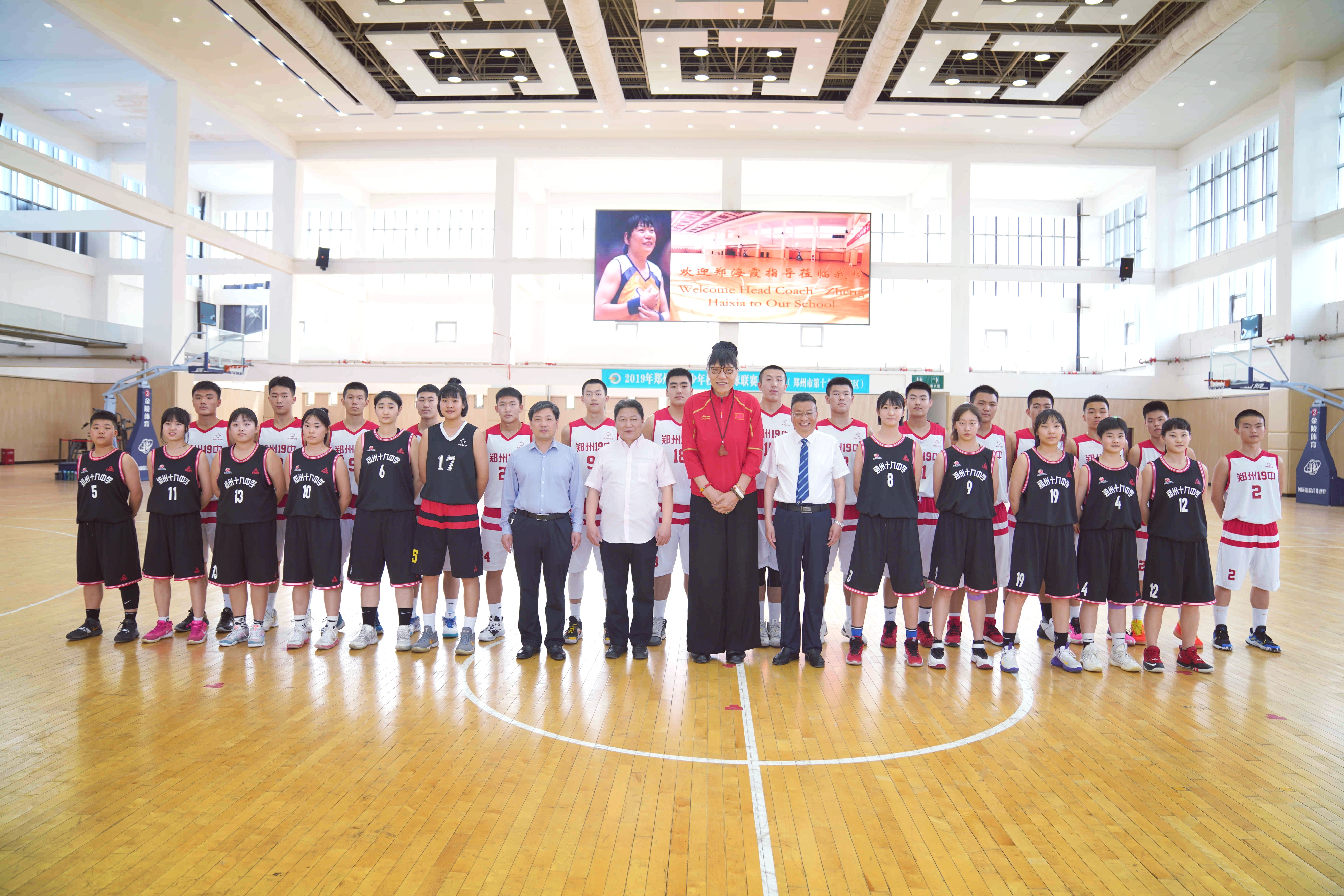 女篮第一中锋郑海霞身高,女篮第一人郑海霞