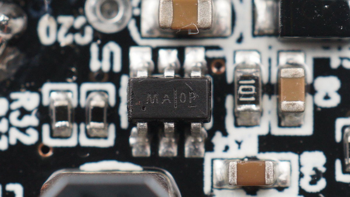 电钻拧三合一螺丝,微型手持小电钻拆解