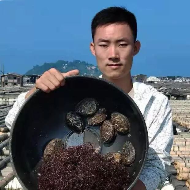 2万铁粉的海上直播间：出海、赌网、买海货，“一网邮费花两百”