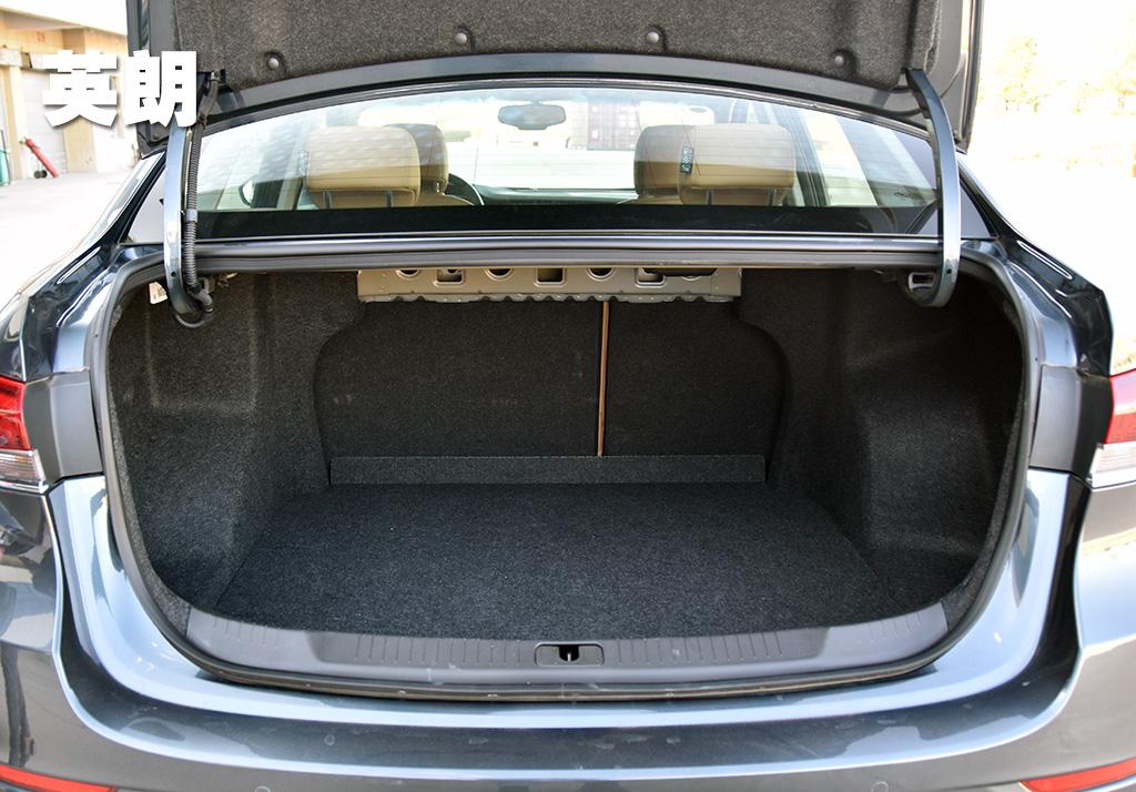 吉利pk合资车,吉利帝豪vs别克gl8