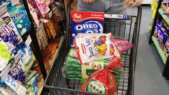 从韩国回来在超市买东西,韩国超市进口东西