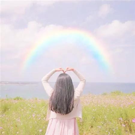 轻捻时光等归人,轻捻时光绿意