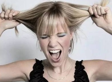 头出油脱发是什么原因,出油脱发怎么办