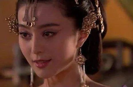 丑拒？散了吧，周冬雨这张脸没有对不起她