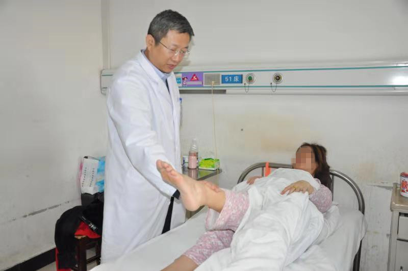 千里之外慕名求医，荆州女子遇上“庄里”别样温情