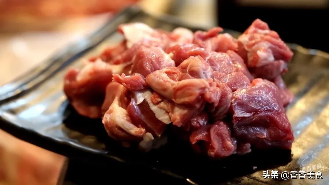 人山人海来吃肉，大哥小弟都说香