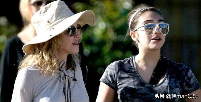 作为麦当娜的女儿也非寻常之辈23岁的她比母亲更大胆出色