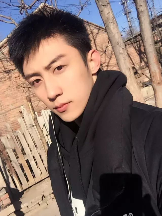 男发两侧不露头皮修剪技巧,男生发质细软塌适合怎么剪