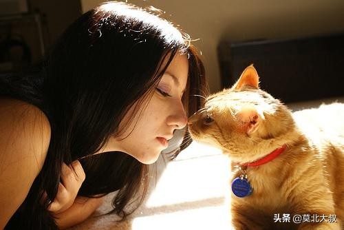 感情中，男人决定放下你时，通常会给你这些暗示