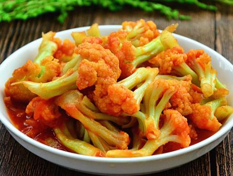 炒菜花时，别只会用盐清洗，教你1招，小虫子乖乖溜走，更干净