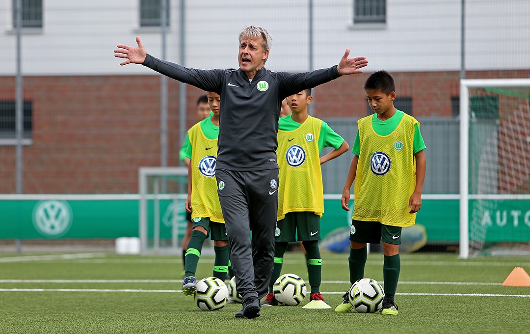 少年强则中国强牢记历史勇往直前,少年强则中国强足球联赛